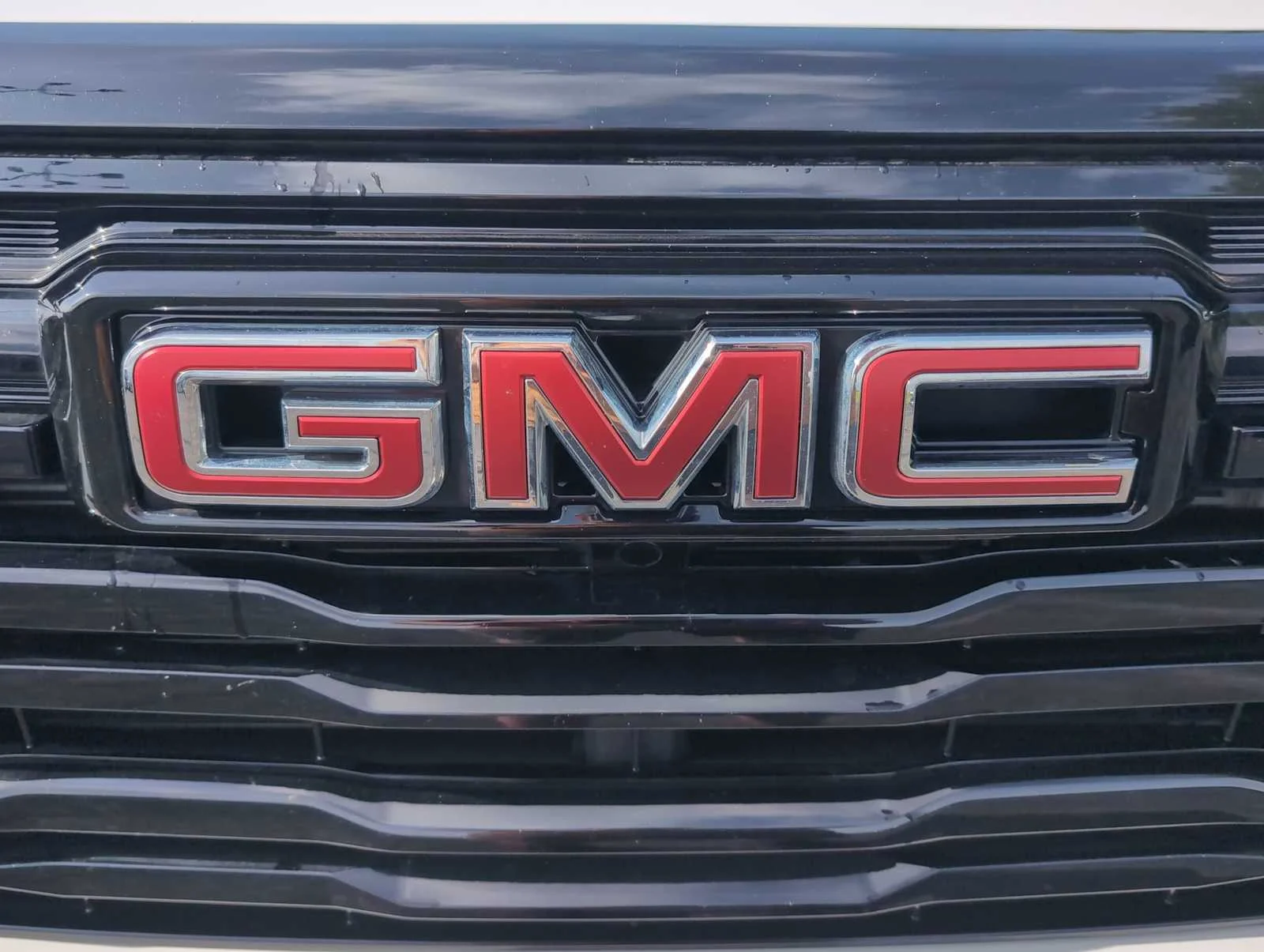 Used 2026 Summit White GMC Elevation image 33