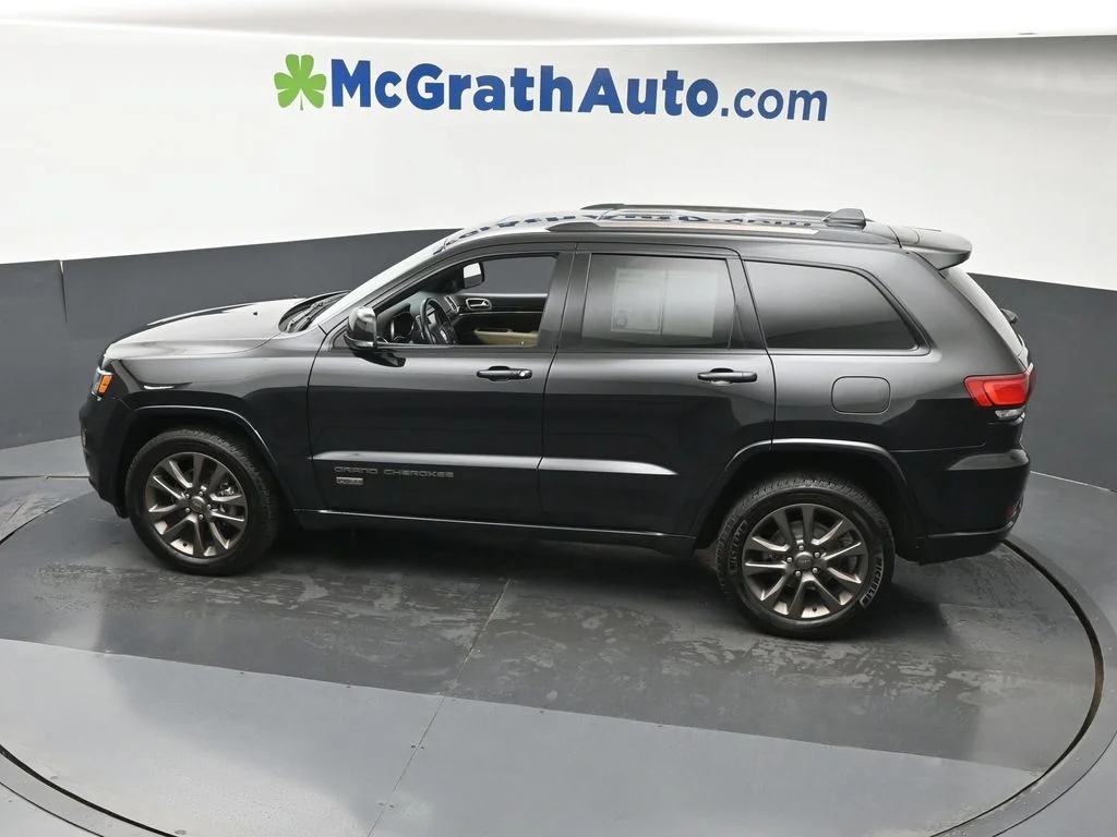 Used 2016 Black Jeep Limited image 25
