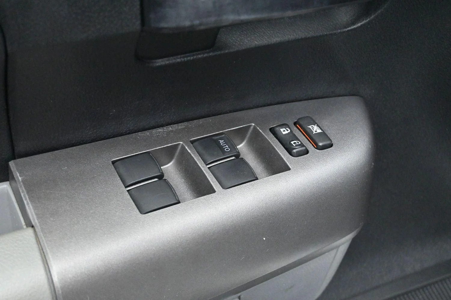 Used 2013 Super White Toyota Grade image 10