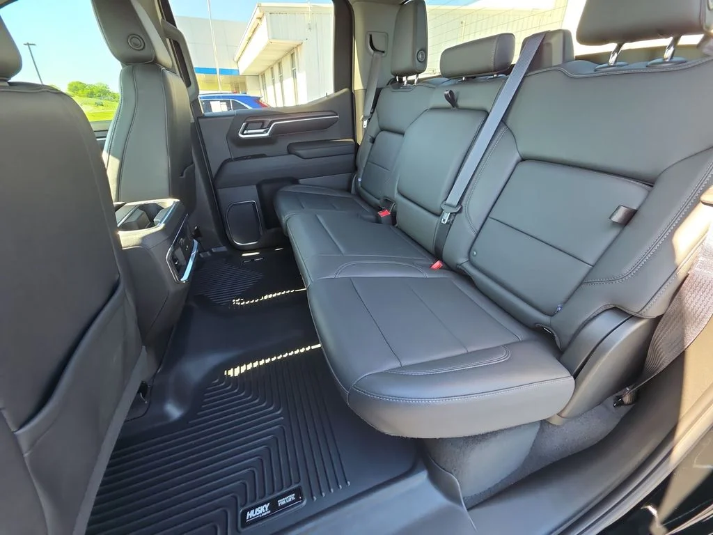 Used 2022 Black GMC SLT image 22