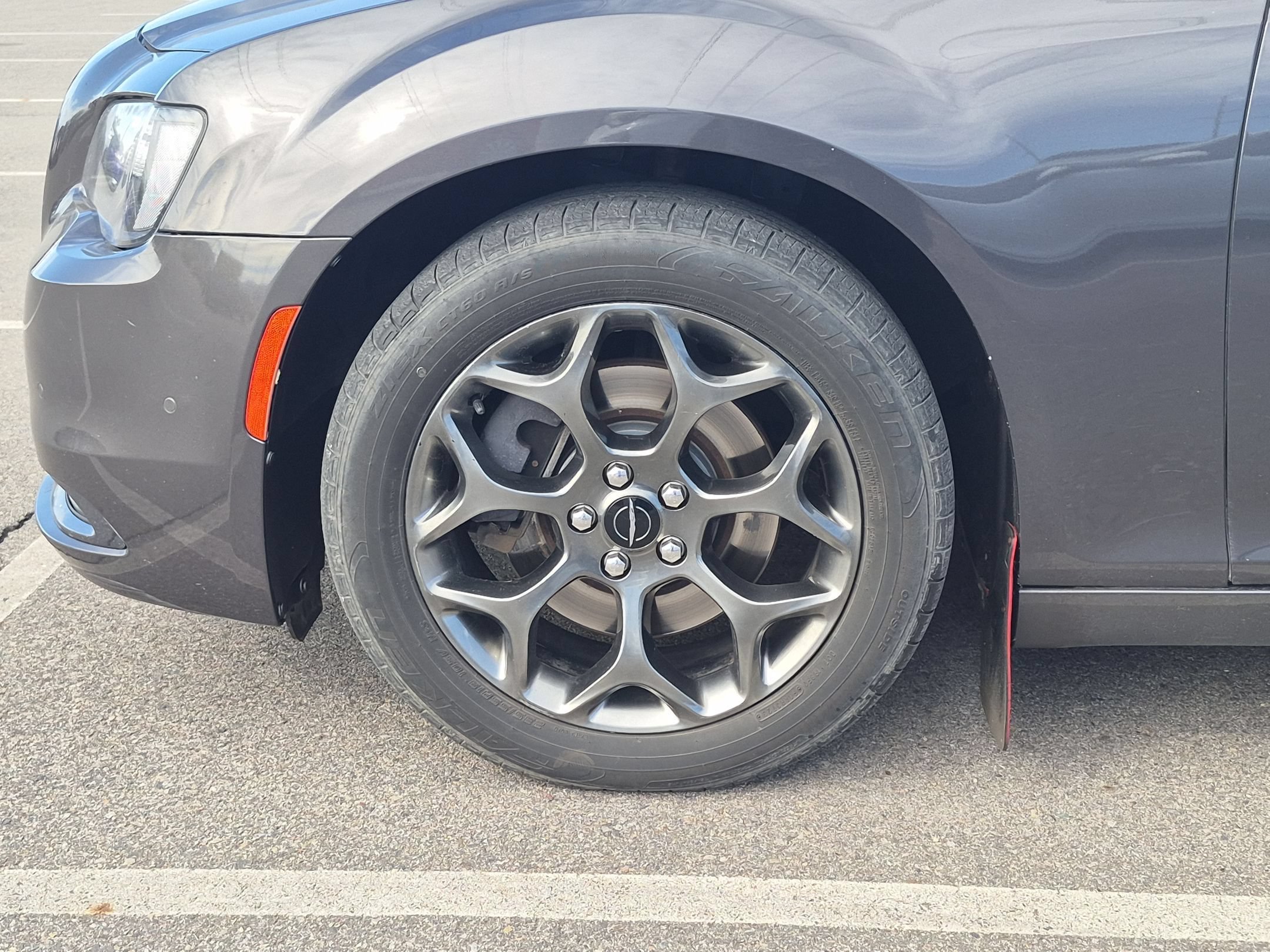 Used 2016 Granite Crystal Metallic Clearcoat Chrysler 300S image 11
