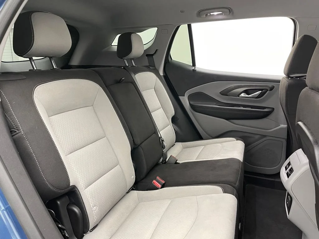 Used 2024 Downpour Metallic GMC SLE image 31