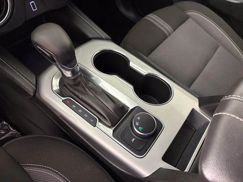 Used 2025 White Chevrolet LT image 27