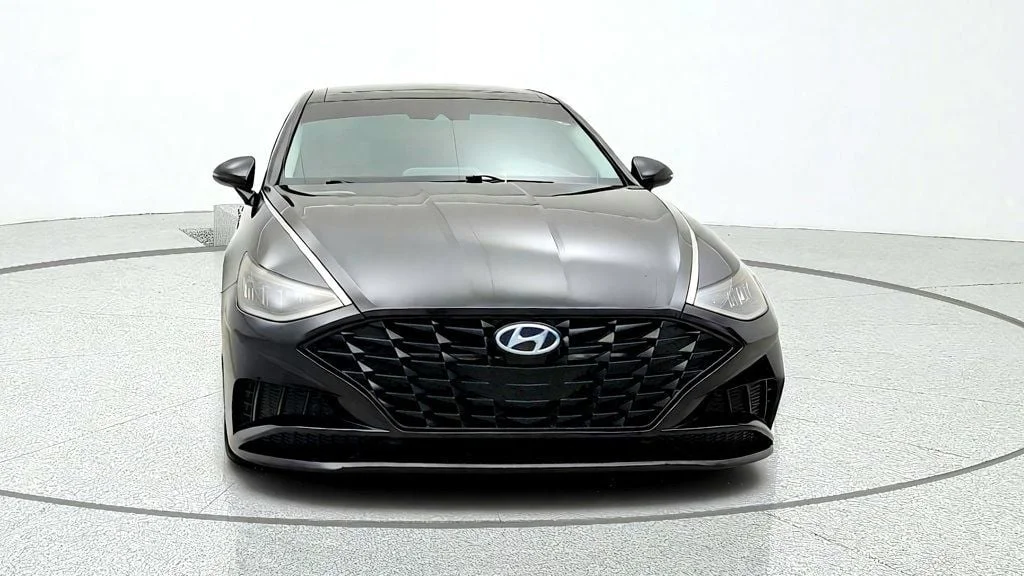 Used 2022 Phantom Black Hyundai SEL 2.5L w/ Convenience Pkg, Panoramic Sunroof & Digital Cluster image 2