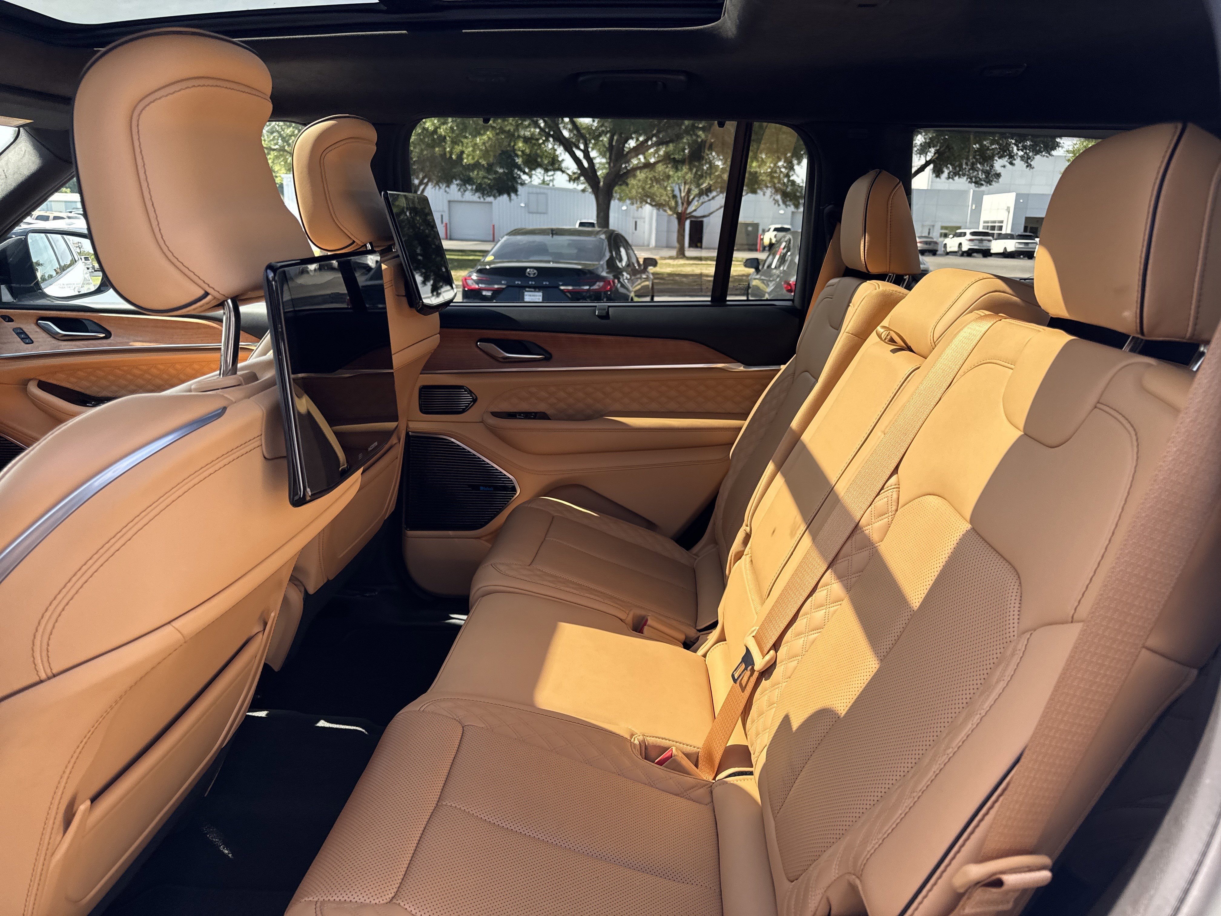 Used 2025 Bright White Clearcoat Jeep Summit image 25