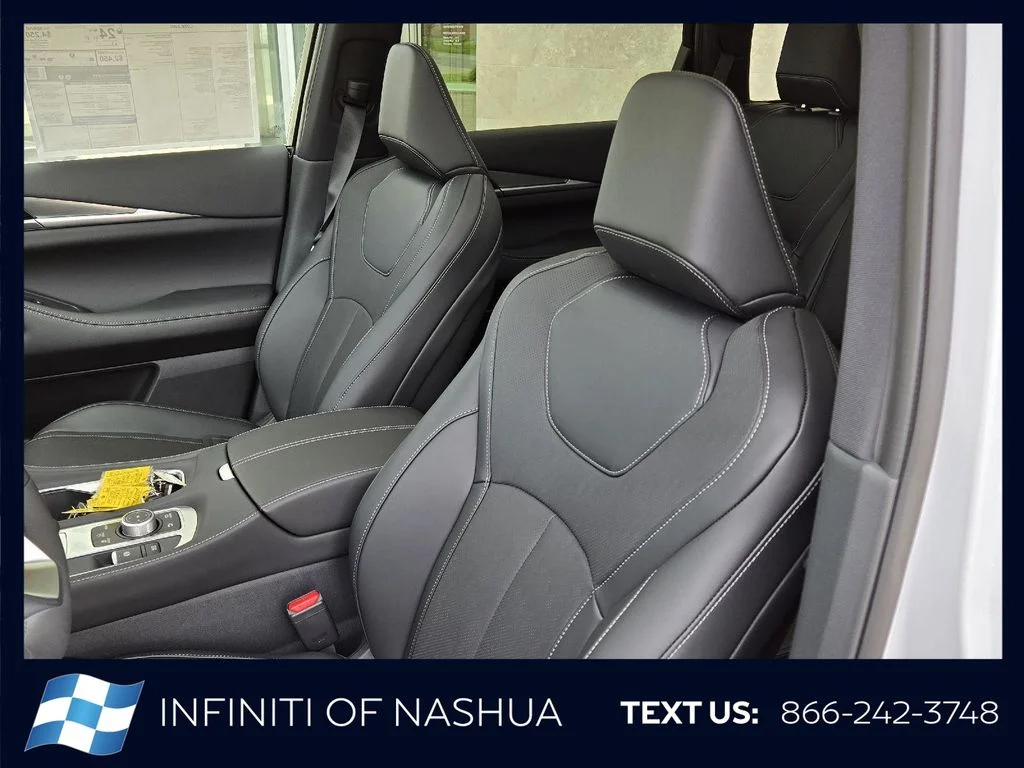 New 2027 RADIANT WHITE INFINITI Luxe AWD image 7