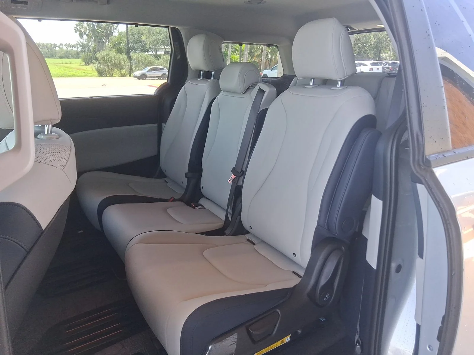 New 2026 White Kia EX image 20