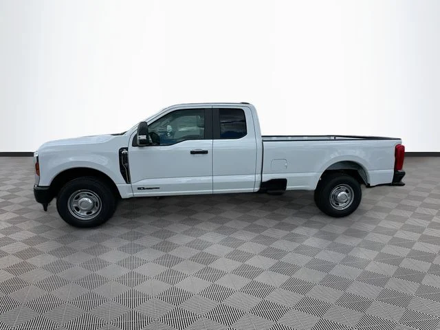 New 2026 Oxford White Ford XL image 3