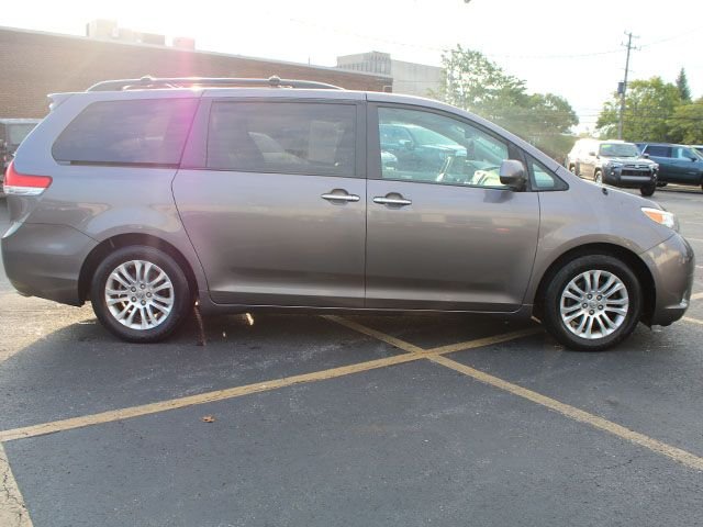 Used 2013 Predawn Gray Mica Toyota XLE image 5