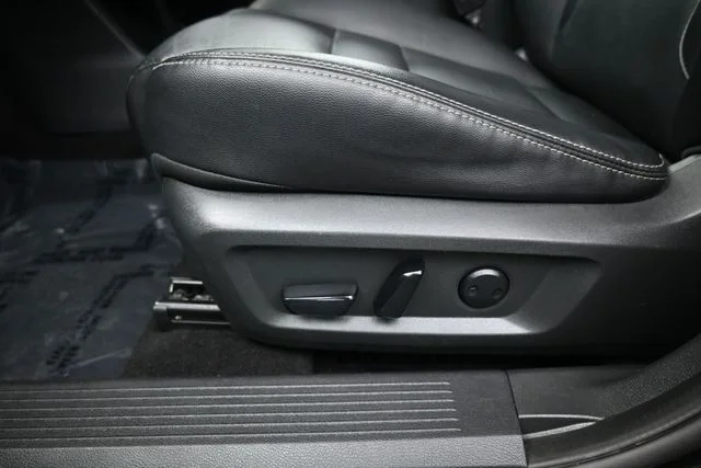 Used 2023 Black Nissan SL image 24
