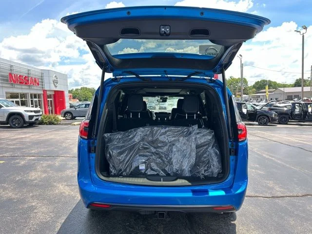 New 2027 Blue Pearl Chrysler Limited image 11