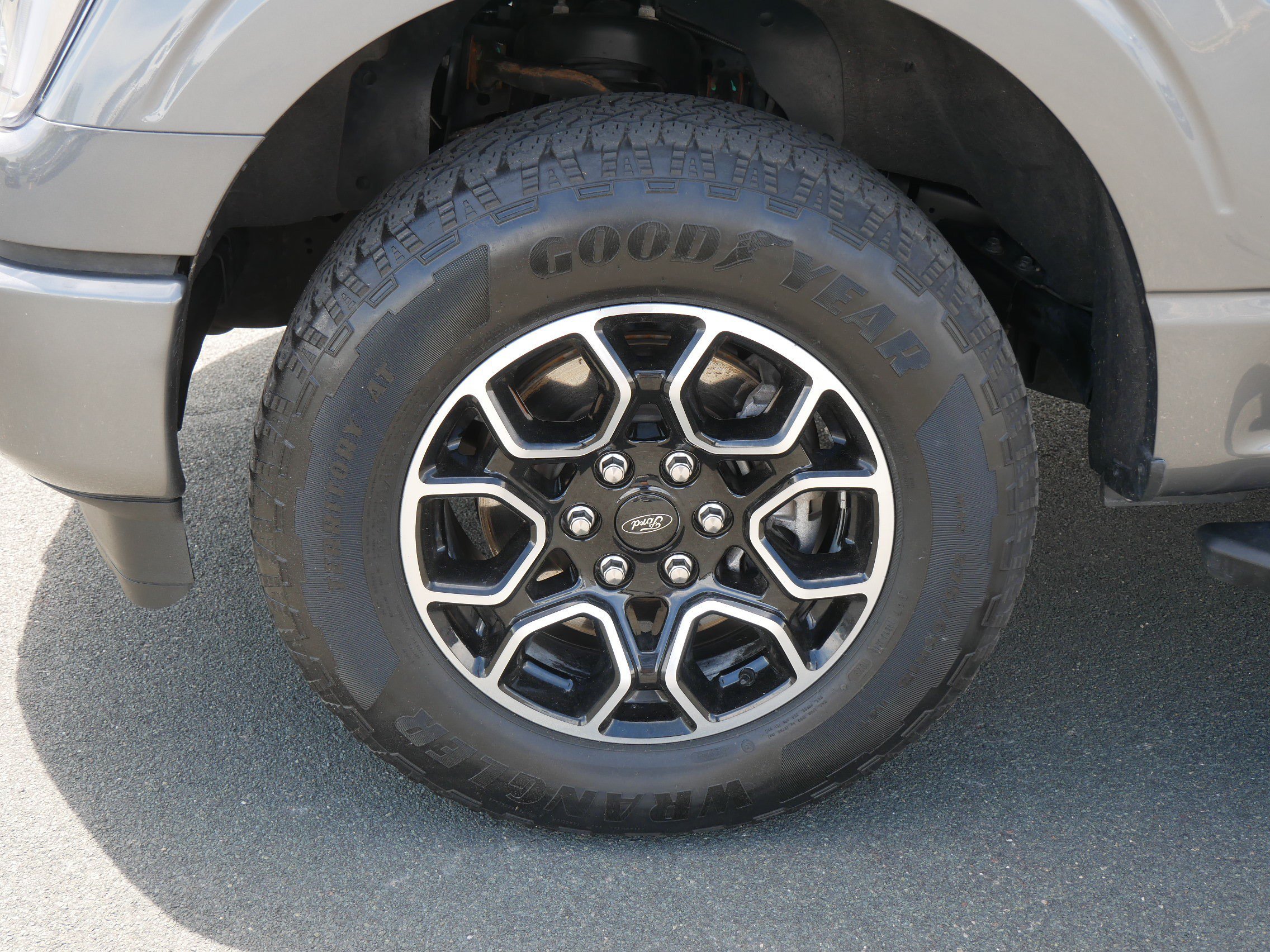Used 2023 Gray Ford XLT image 9
