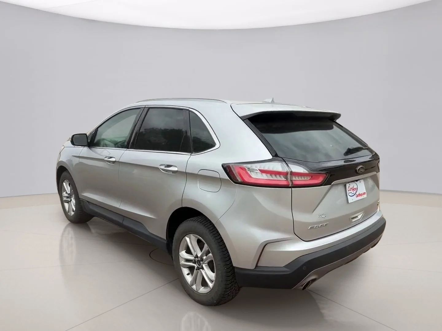 Used 2019 Gray Ford SEL image 3
