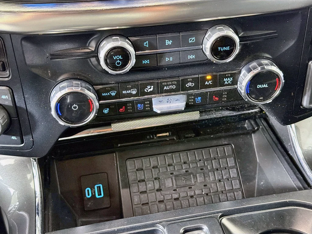 Used 2023 Carbonized Gray Metallic Ford Lariat image 39