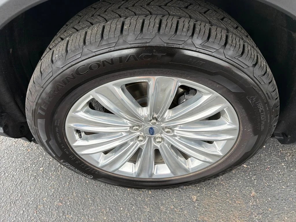 Used 2023 White Ford Limited image 27
