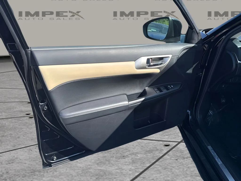 Used 2015 Black Lexus 200h image 26