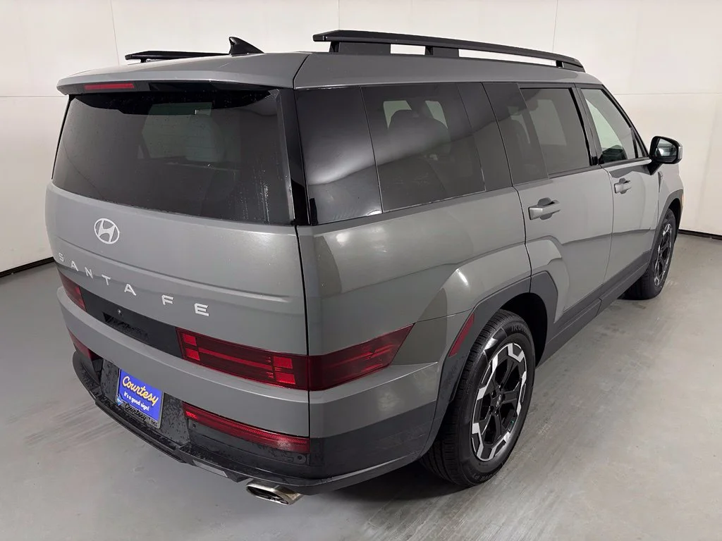 Used 2025 Gray Hyundai SEL image 9