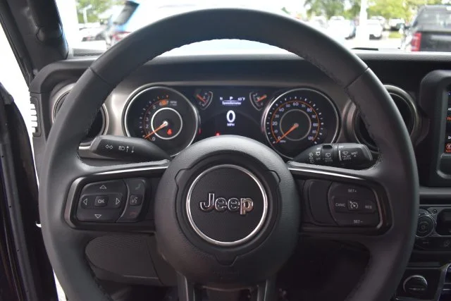 Used 2023 Black Jeep Sport S image 27