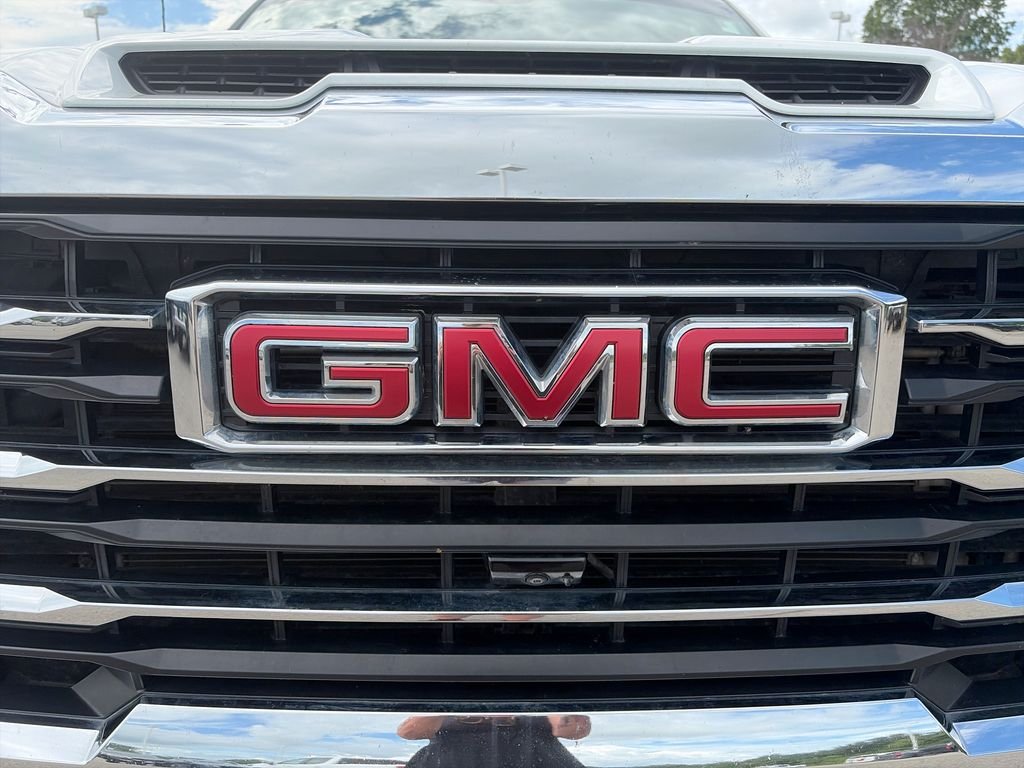 Used 2025 White GMC SLT image 32