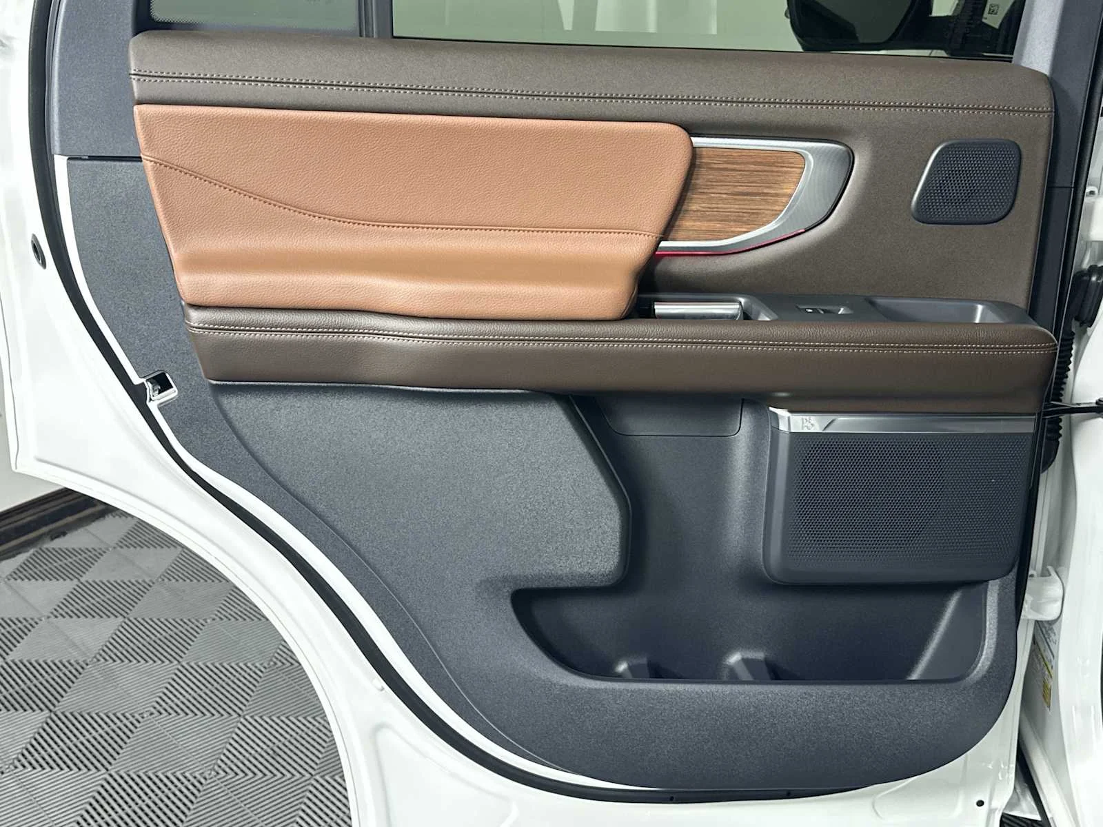 New 2027 Star White Metallic Tri-Coat Ford King Ranch image 24
