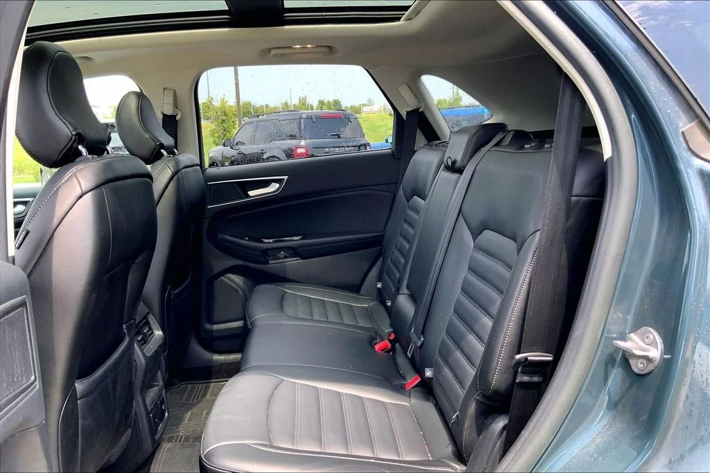 Used 2016 Blue Ford SEL image 11