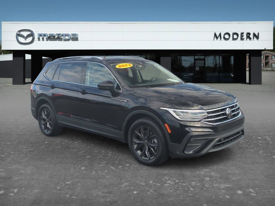 Used 2023 Platinum Gray Metallic Volkswagen SE image 7