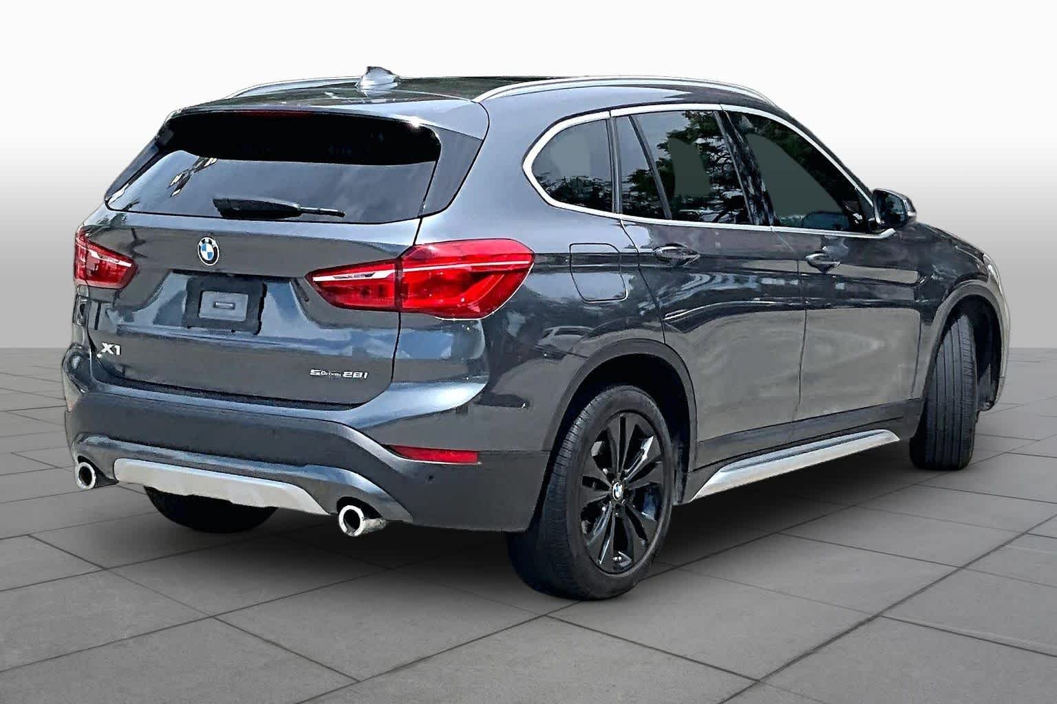 Used 2020 Mineral Gray Metallic BMW sDrive28i image 11