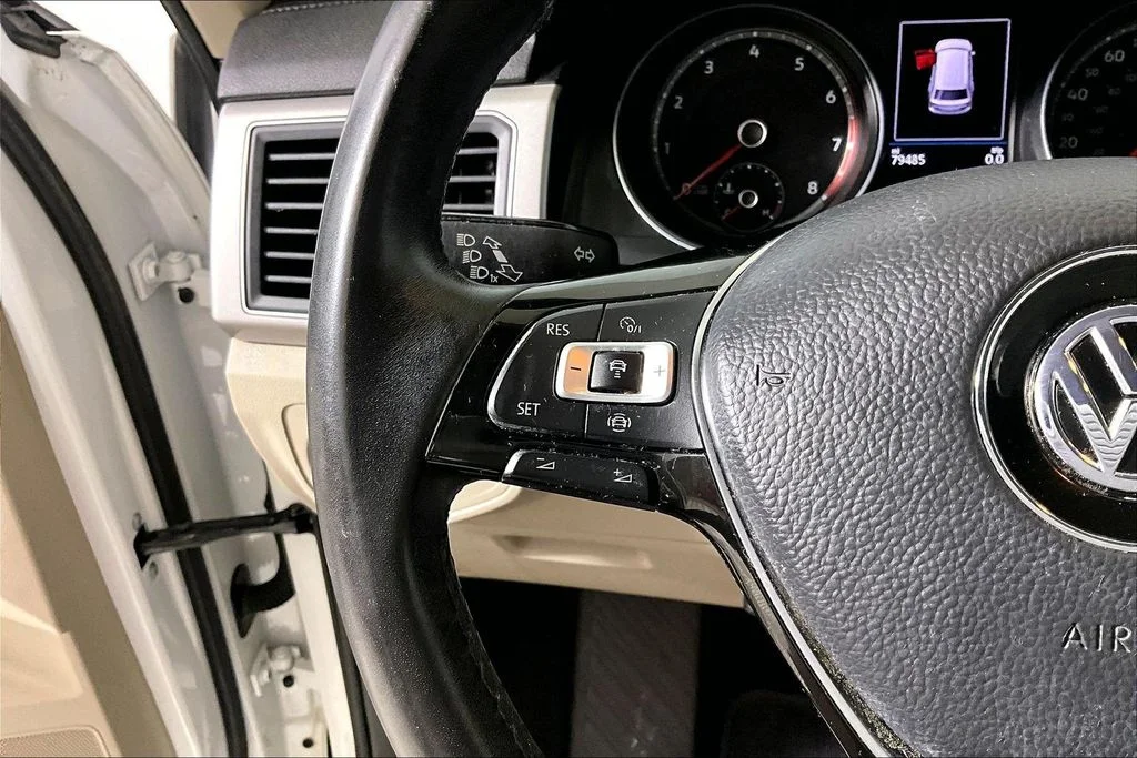 Used 2019 Pure White Volkswagen 3.6L V6 SE image 14