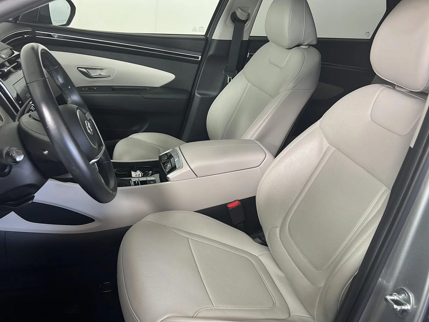 Used 2023 Shimmering Silver Hyundai SEL image 11