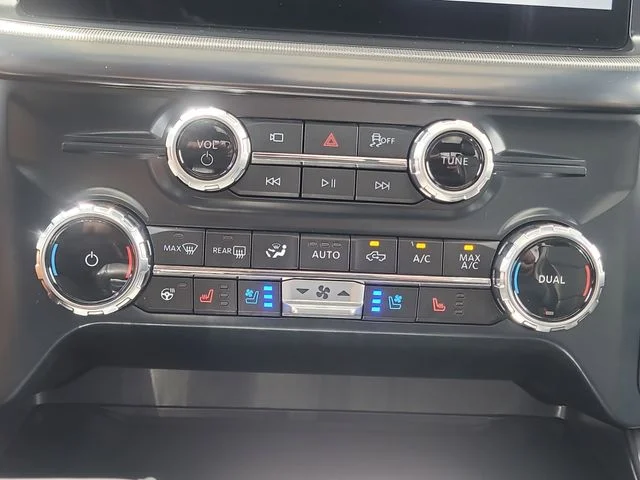 Used 2025 White Ford Lariat image 25