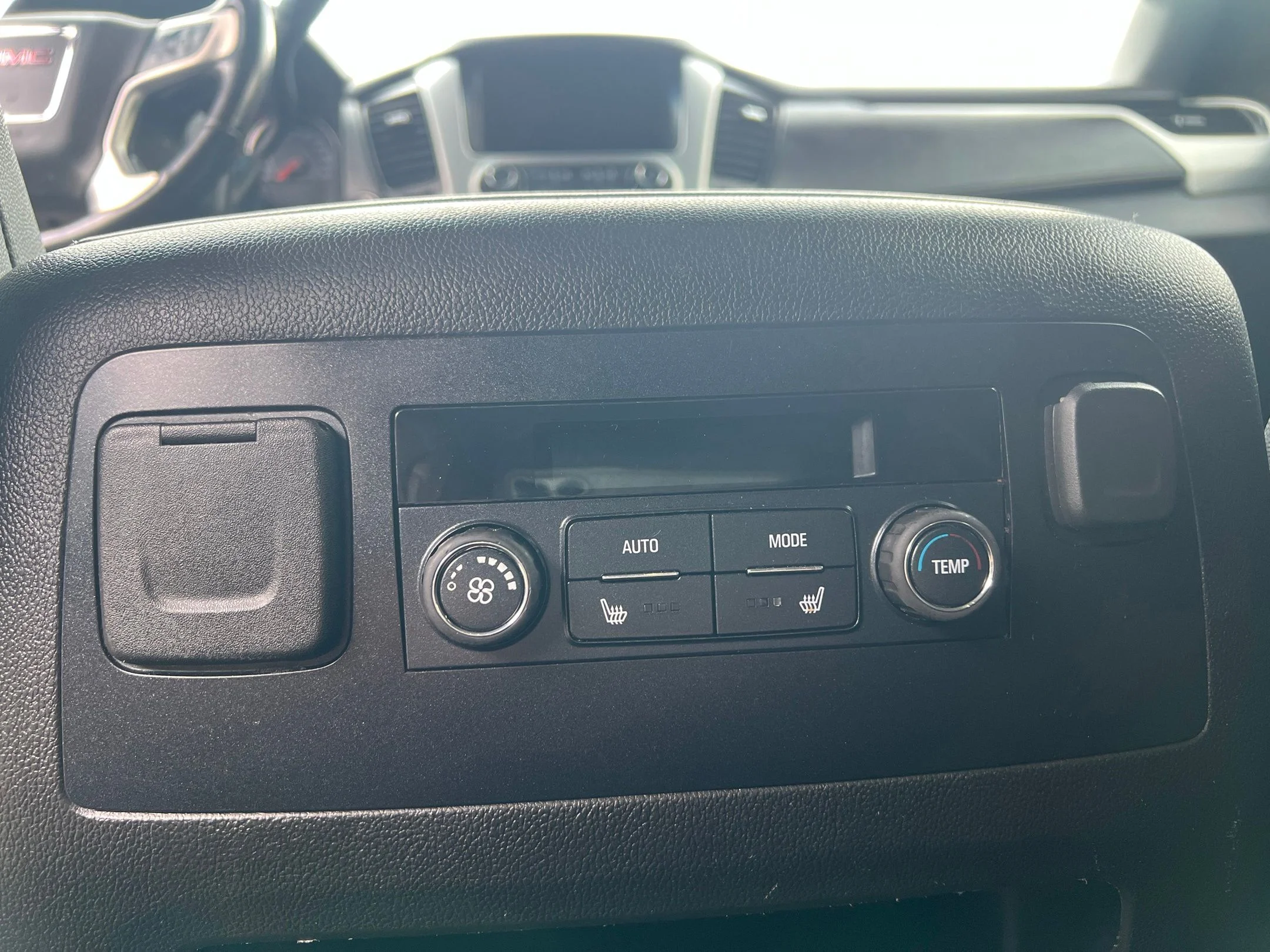 Used 2020 Black GMC SLT image 26
