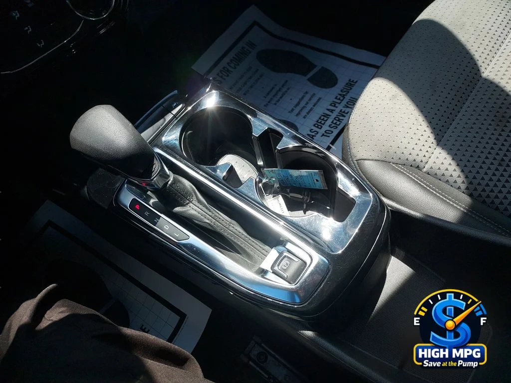 Used 2025 White Chevrolet LT image 14