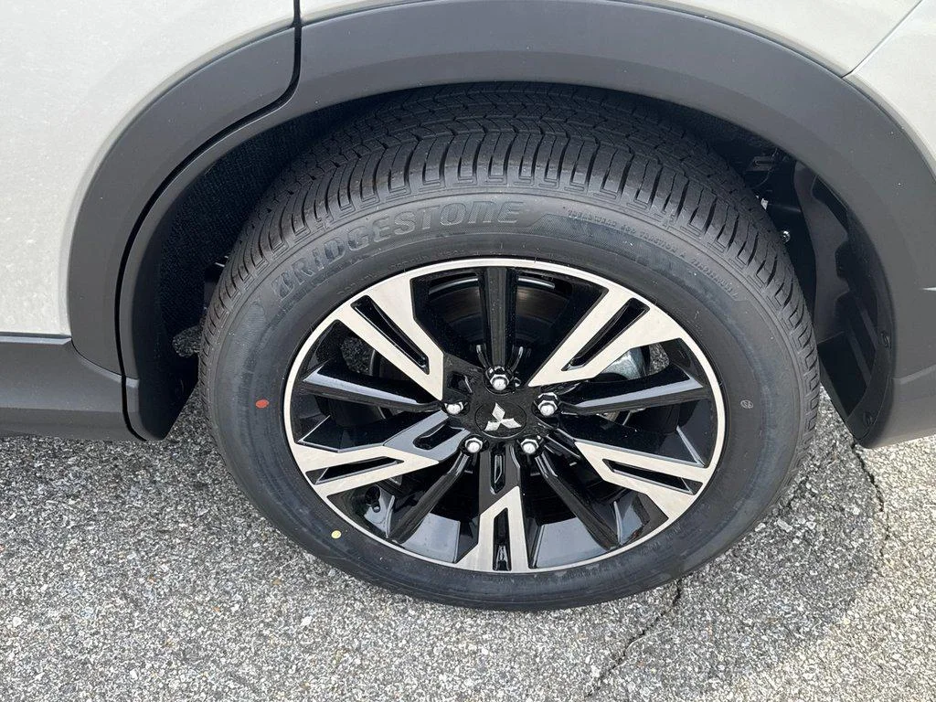 New 2026 Alloy Silver Metallic Mitsubishi SE 1.5T S-AWC image 7