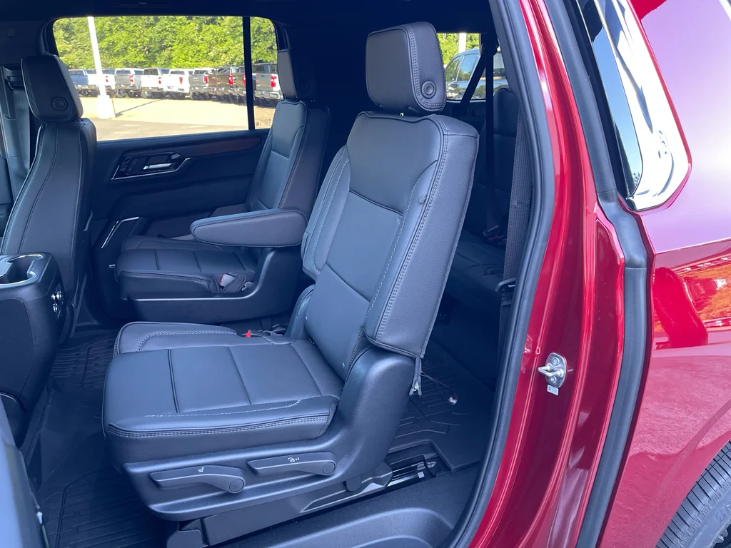 2025 GMC Yukon XL Denali - Photo 26