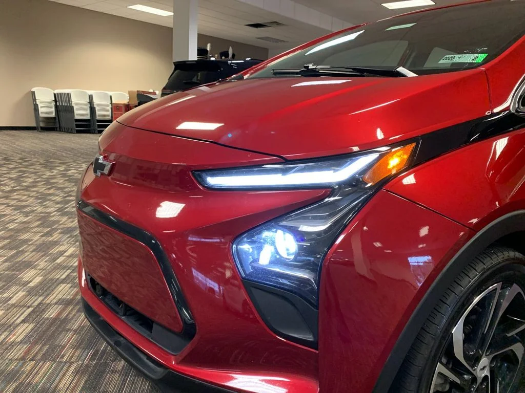 Used 2023 Red Chevrolet 2LT image 36