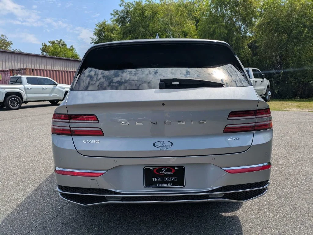 Used 2025 Silver Genesis 2.5T image 5