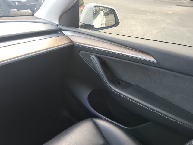 Used 2023  Tesla Performance image 20