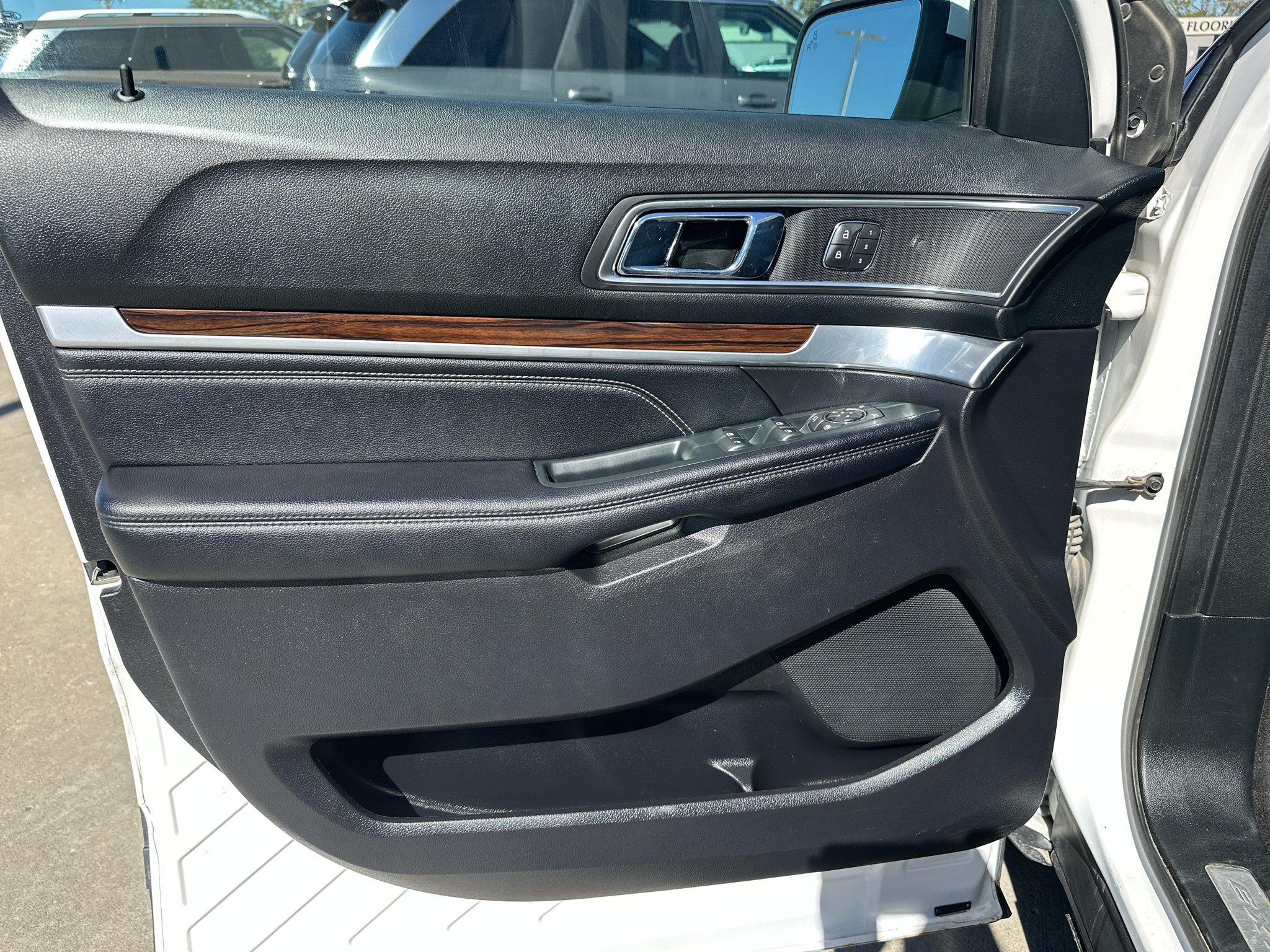Used 2018 White Platinum Metallic Tri-Coat Ford Limited image 15
