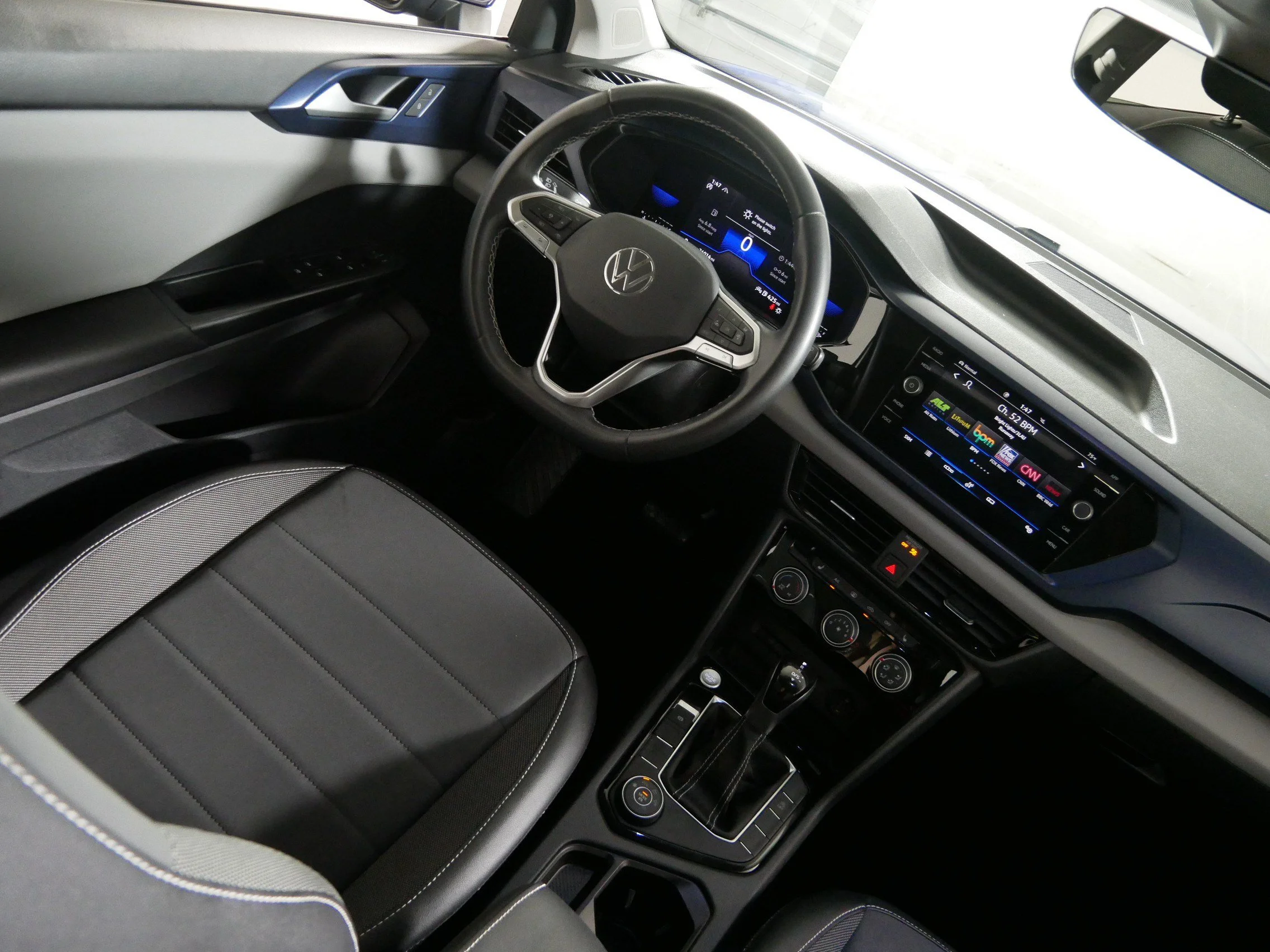 Certified Used 2023 Dusk Blue Metallic Volkswagen SE image 9