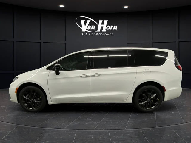 New 2026 Bright White Clear-Coat Exterior Paint Chrysler Select image 12