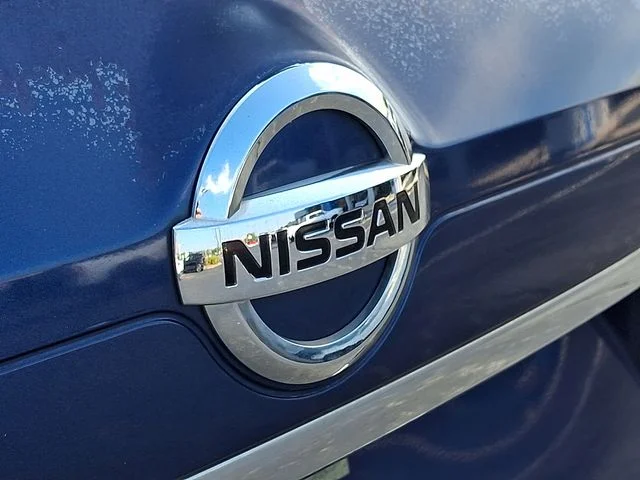 Used 2018 Blue Nissan SV image 31