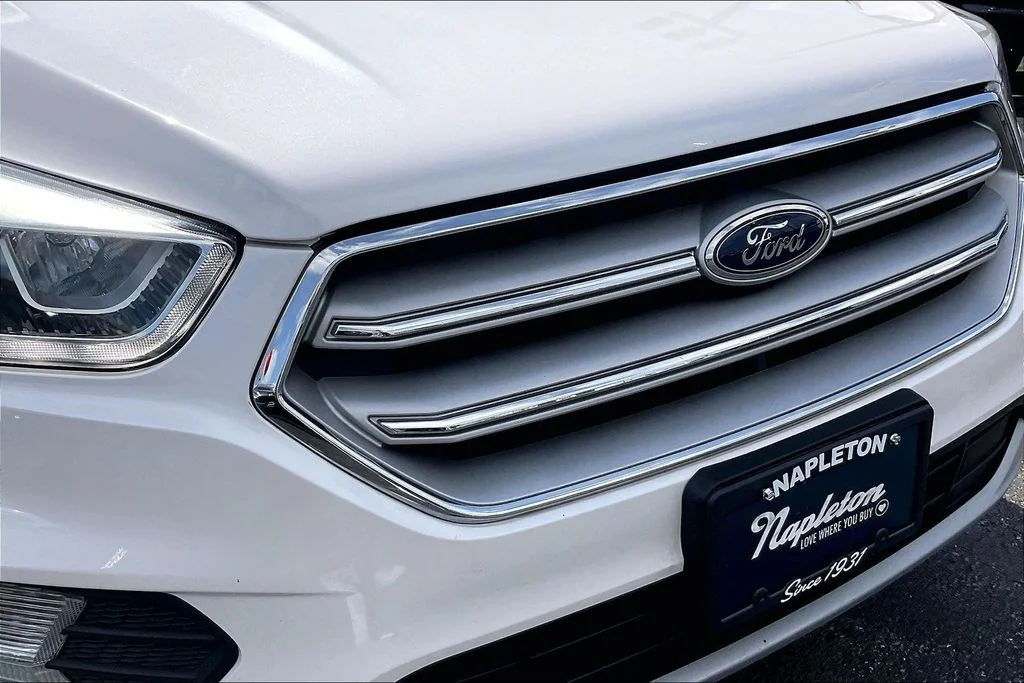 Certified Used 2019 White Platinum Clearcoat Metallic Ford SEL image 31