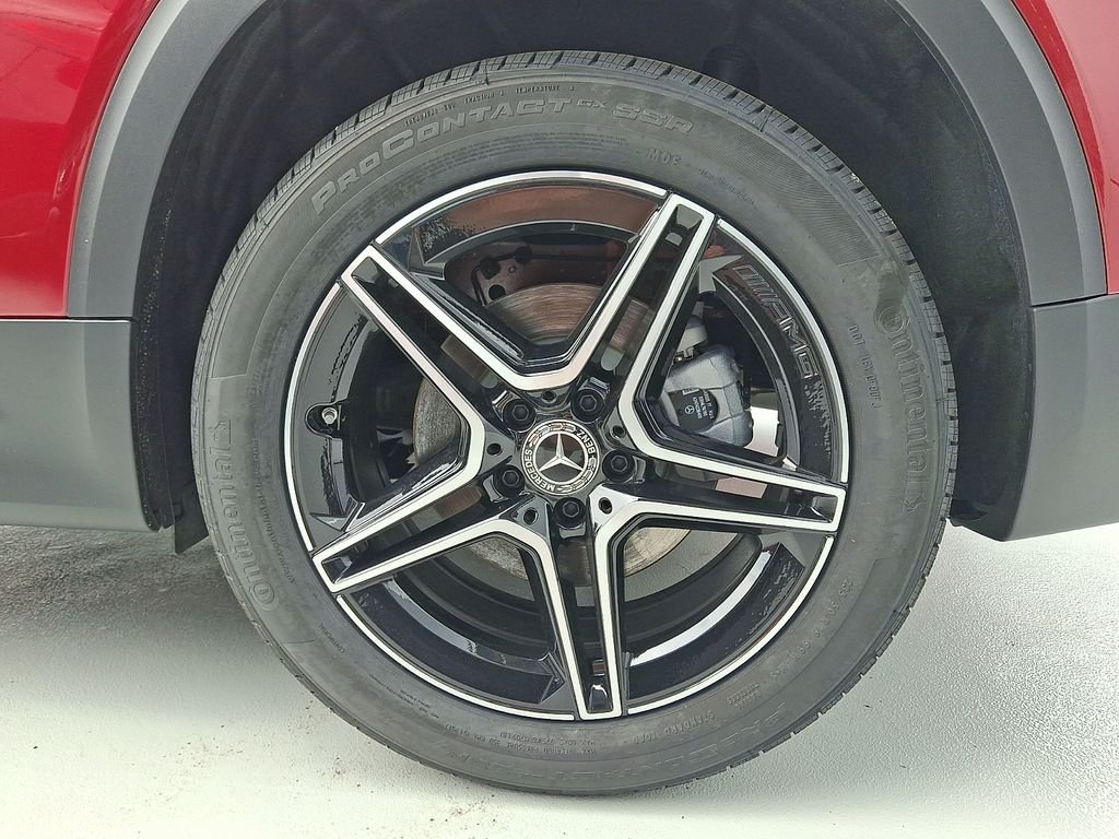 New 2026 MANUFAKTUR Patagonia Red Metallic Mercedes-Benz GLB 250 image 4