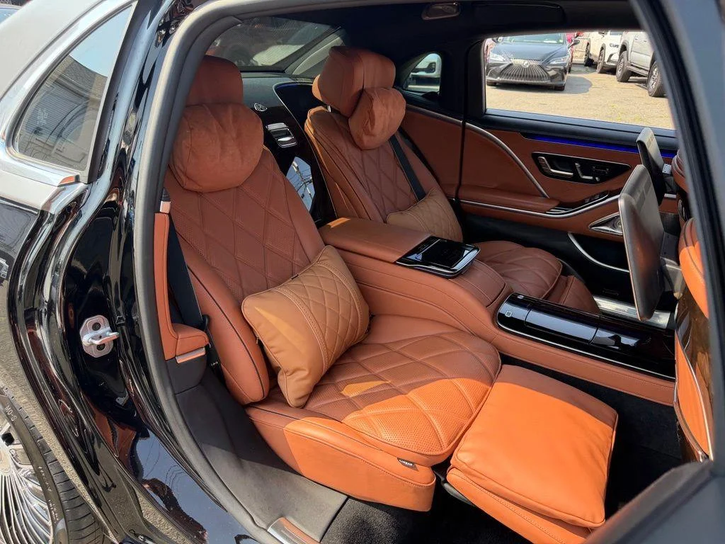 Used 2024 Black Mercedes-Benz Maybach S 580 image 12