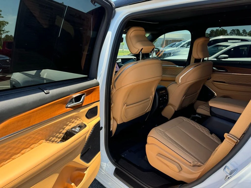 Used 2025 White Jeep Summit image 37