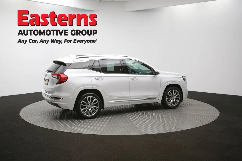Used 2023 White GMC Denali image 43