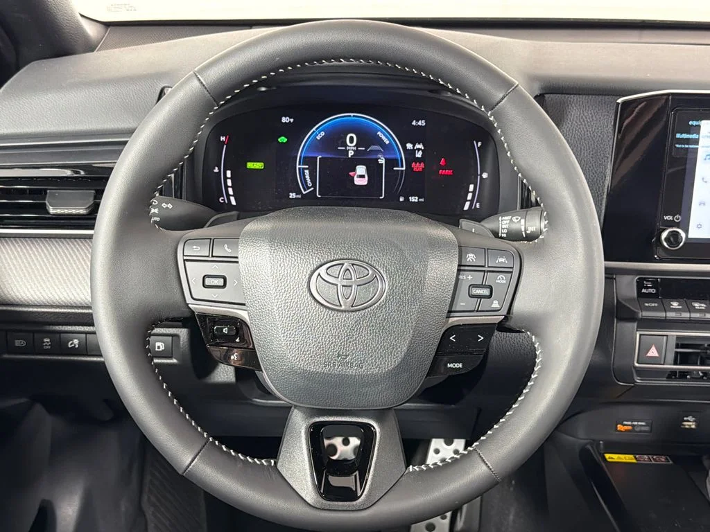 2025 Toyota Camry SE - Photo 23
