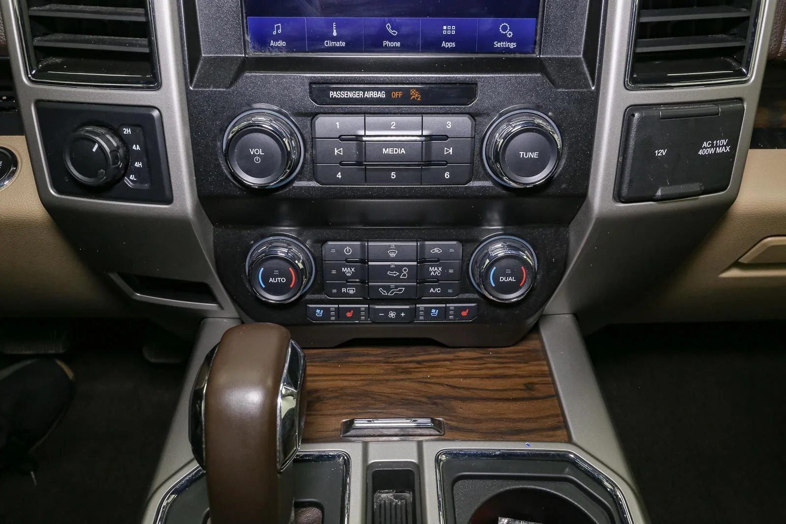 Used 2020 Silver Spruce Ford LARIAT image 32