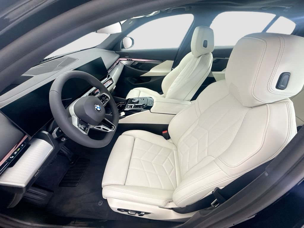 Used 2027 Black Sapphire Metallic BMW 530i image 19
