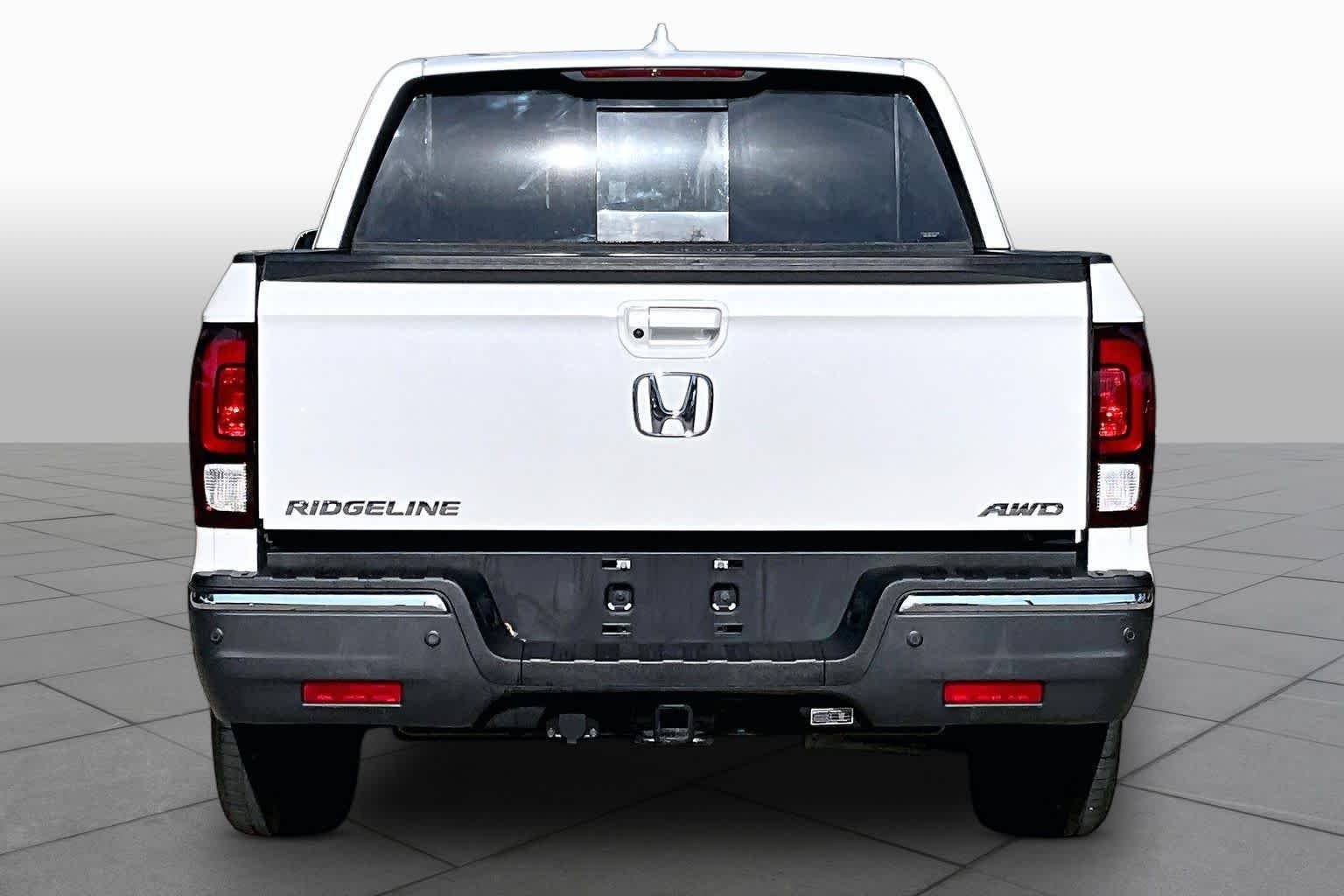 Certified Used 2020 Platinum White Pearl Honda RTL-E image 5